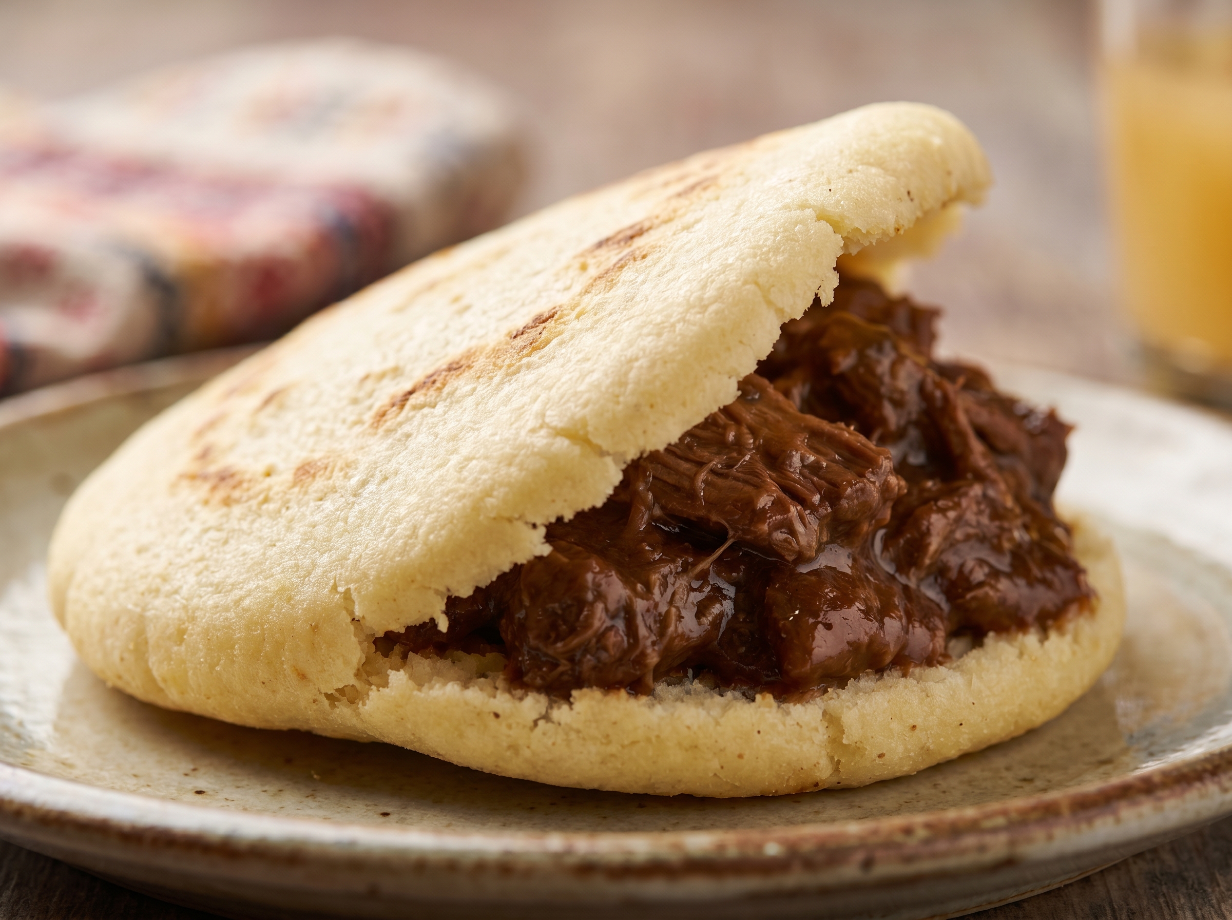 Arepa de Estofado Flamenco