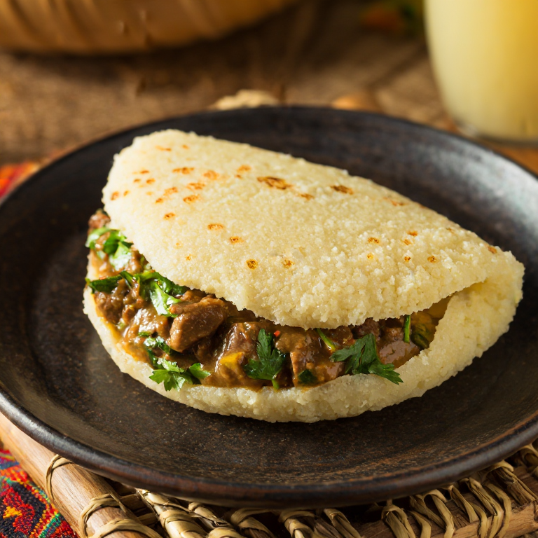 Arepa de Stobá di Kabritu (Guiso de Chivo)