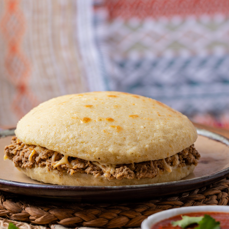 Arepa de Chicharrón y Queso al Estilo Zacatecoluca
