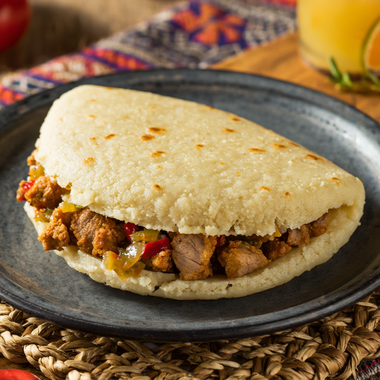 Arepa de Griot con Pikliz