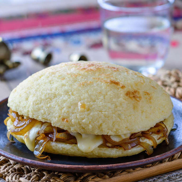 Arepa Käsknöpfle: Fusión Alpina en tu Mesa