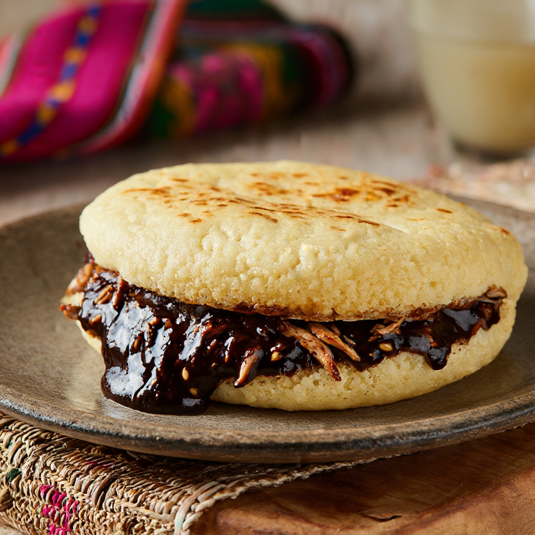 Arepa Oaxaqueña de Mole Negro