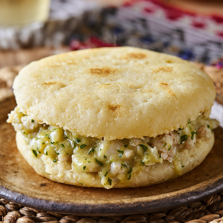 Arepa Rellena de Cangrejo Dungeness al Estilo del Pacífico Noroeste